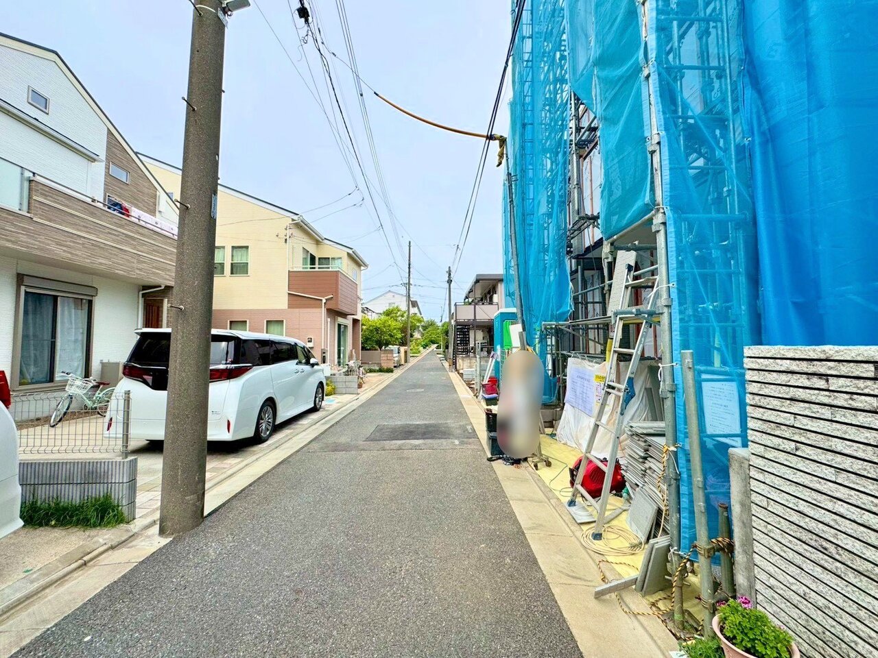 洗練されたデザインの外観が街並みに彩りを演出します。(令和8年4月 撮影)