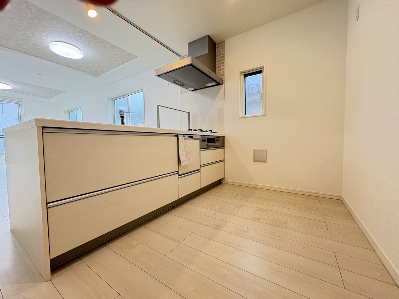 人気の対面式キッチンで一体感のあるＬＤＫ。