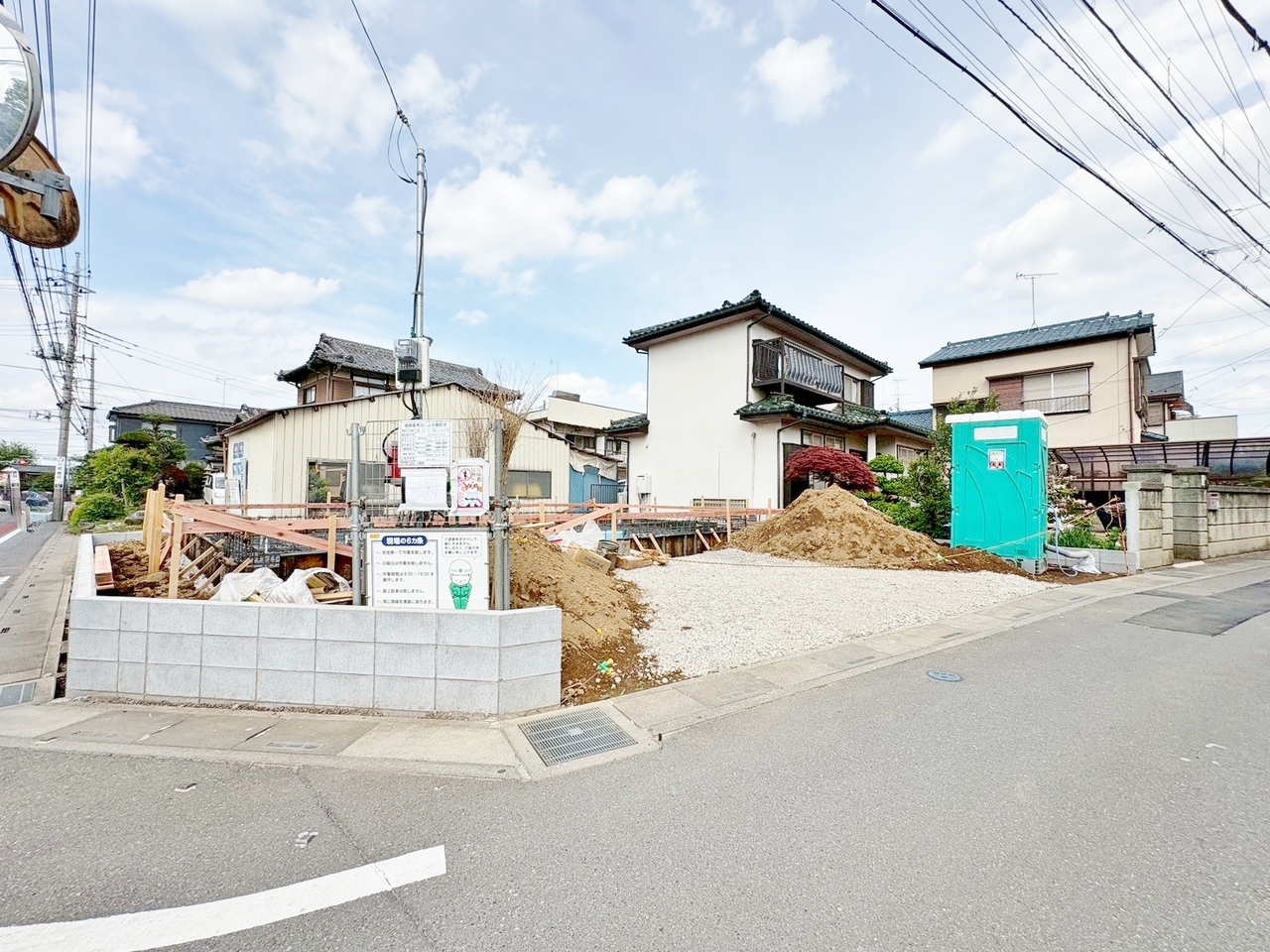 カースペースには２台駐車可能です。（車種による）(令和8年4月 撮影)