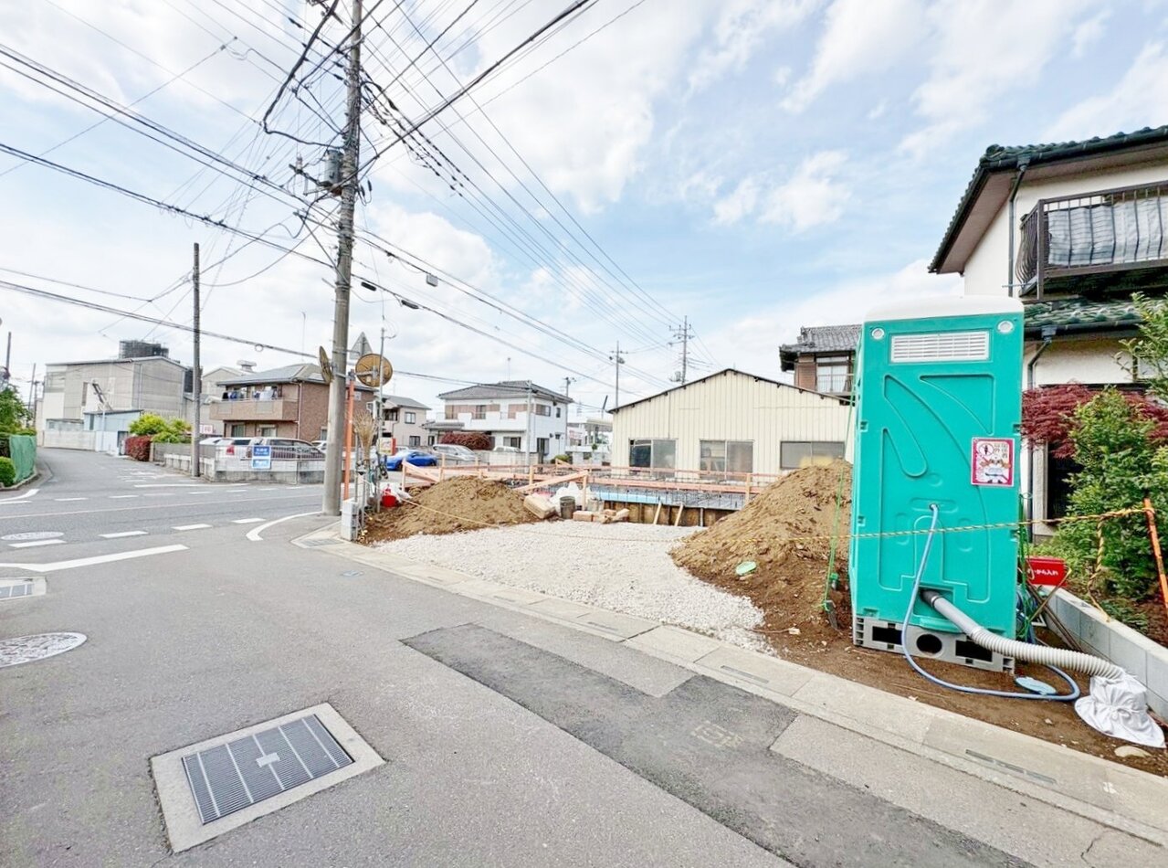 ２０帖超のLDKは会話が弾む対面式キッチンを採用。(令和8年4月 撮影)