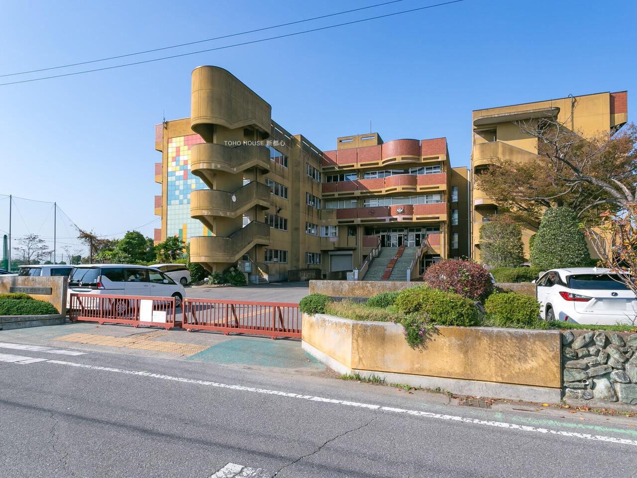 千間台中学校まで約1100m