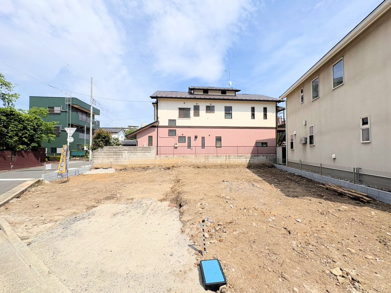 19帖超のLDKはどこにいても各方面に視線が抜けて開放的な造り。(令和8年5月 撮影)