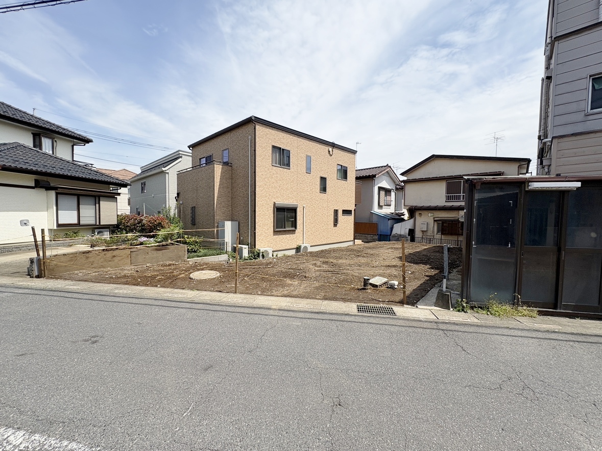 2階は全居室二面採光、二部屋から行き来できるワイドバルコニーを採用しています。(令和8年5月 撮影)