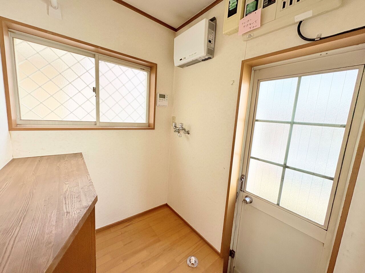 キッチン奥に設けたユーティリティスぺースです。