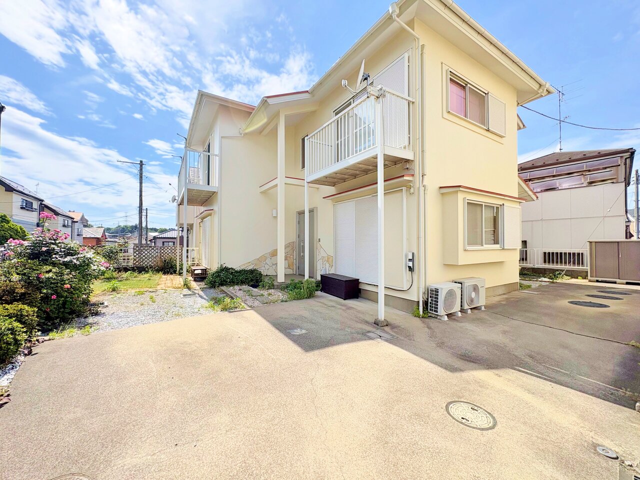 閑静な住宅街に佇みます。敷地広々63坪超。現地の採光や通風も実際にご確認下さい。