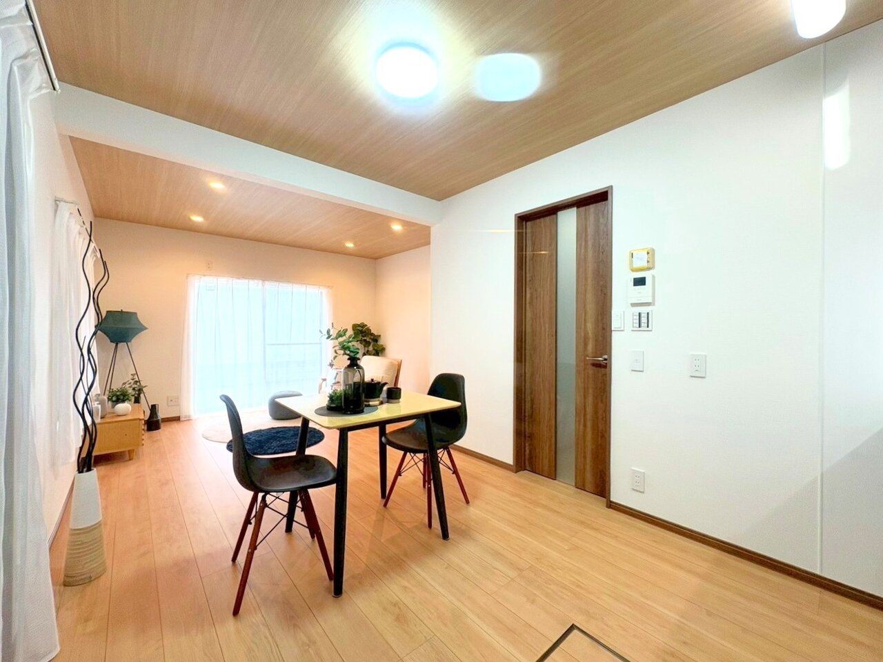ここにはみんなが集い、食事と楽しい会話が始まります。