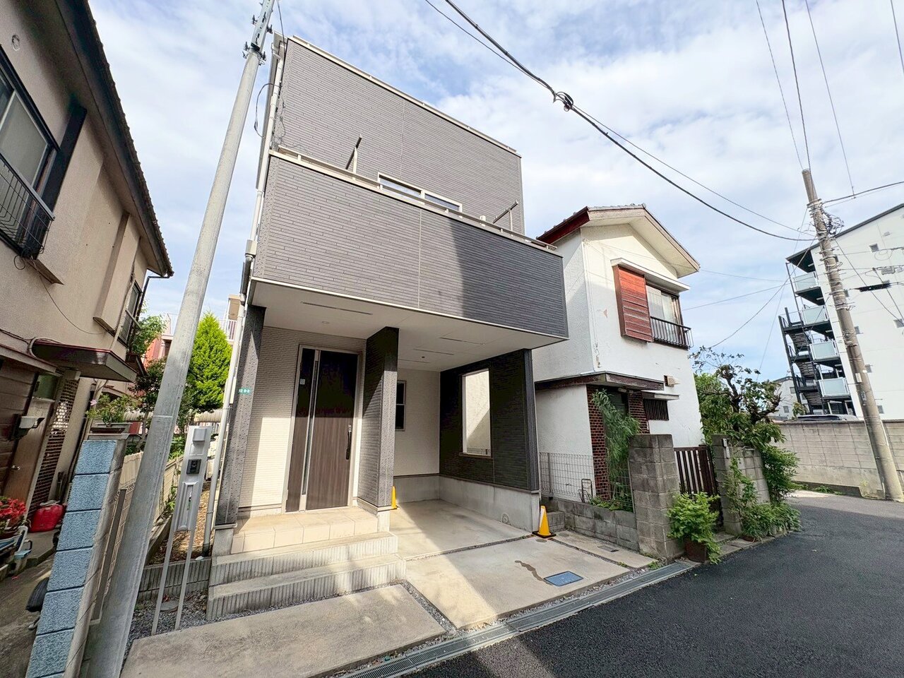武蔵浦和駅徒歩18分の立地。全てを凝縮した珠玉の「住まい」を堪能して下さい。