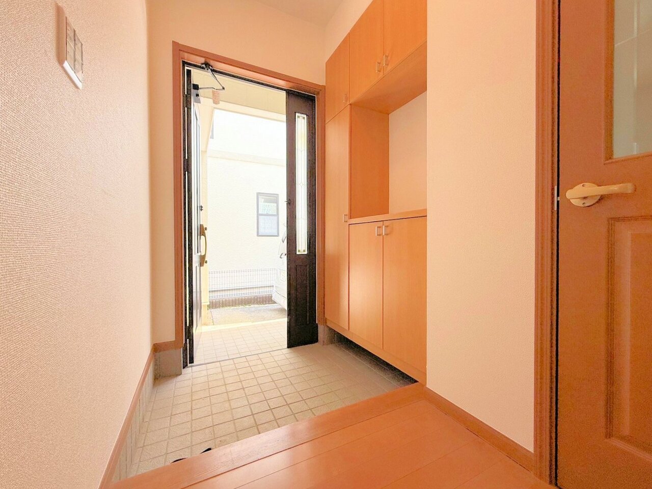 素材感のある清楚な玄関は住まいを彩ります。
