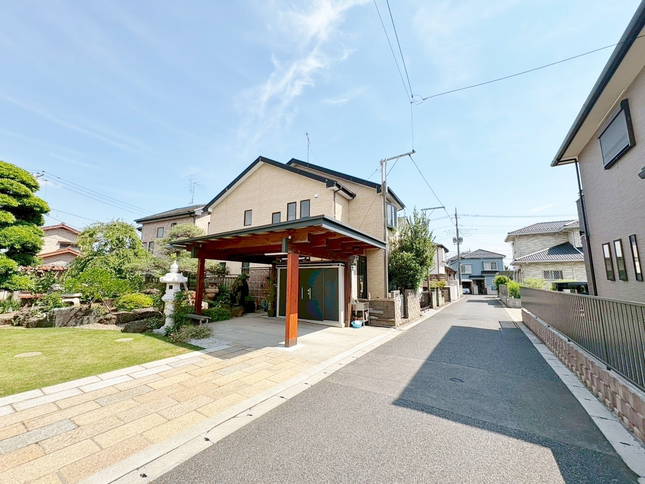 収納を適所に配置し、生活空間を美しく整頓できます。
