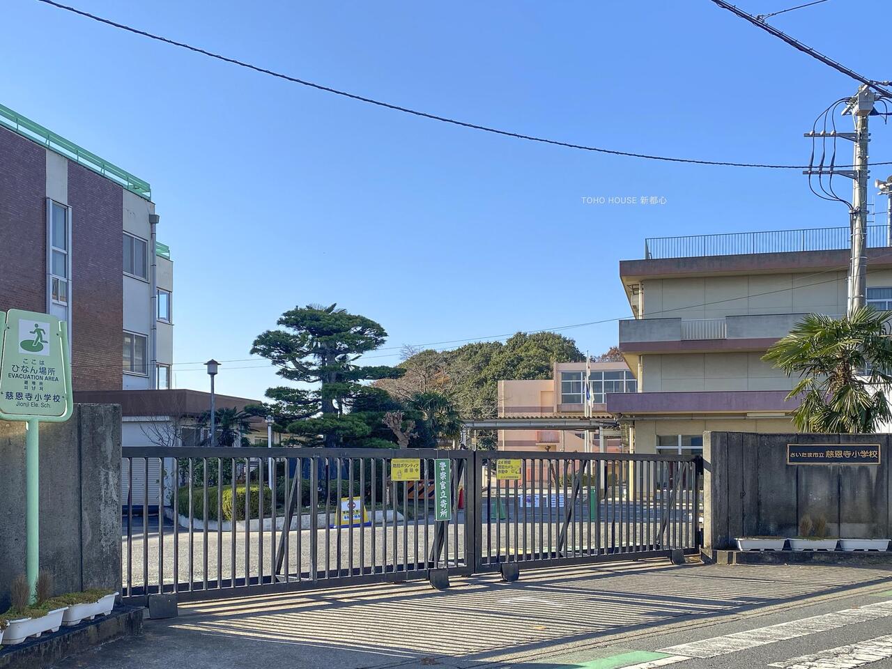 慈恩寺小学校まで約1300m