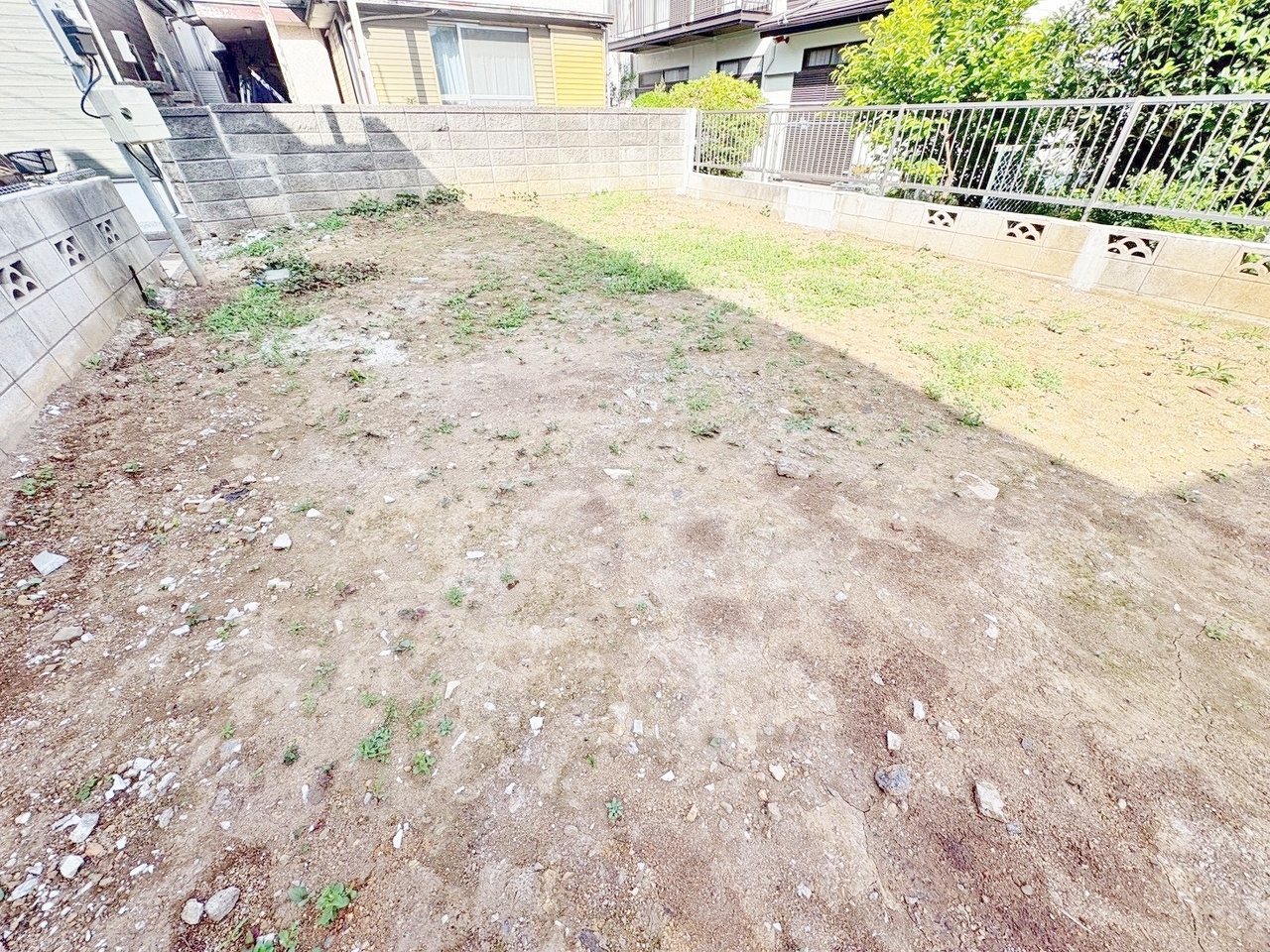 多用途に使える屋上庭園のある邸宅。(令和8年5月 撮影)