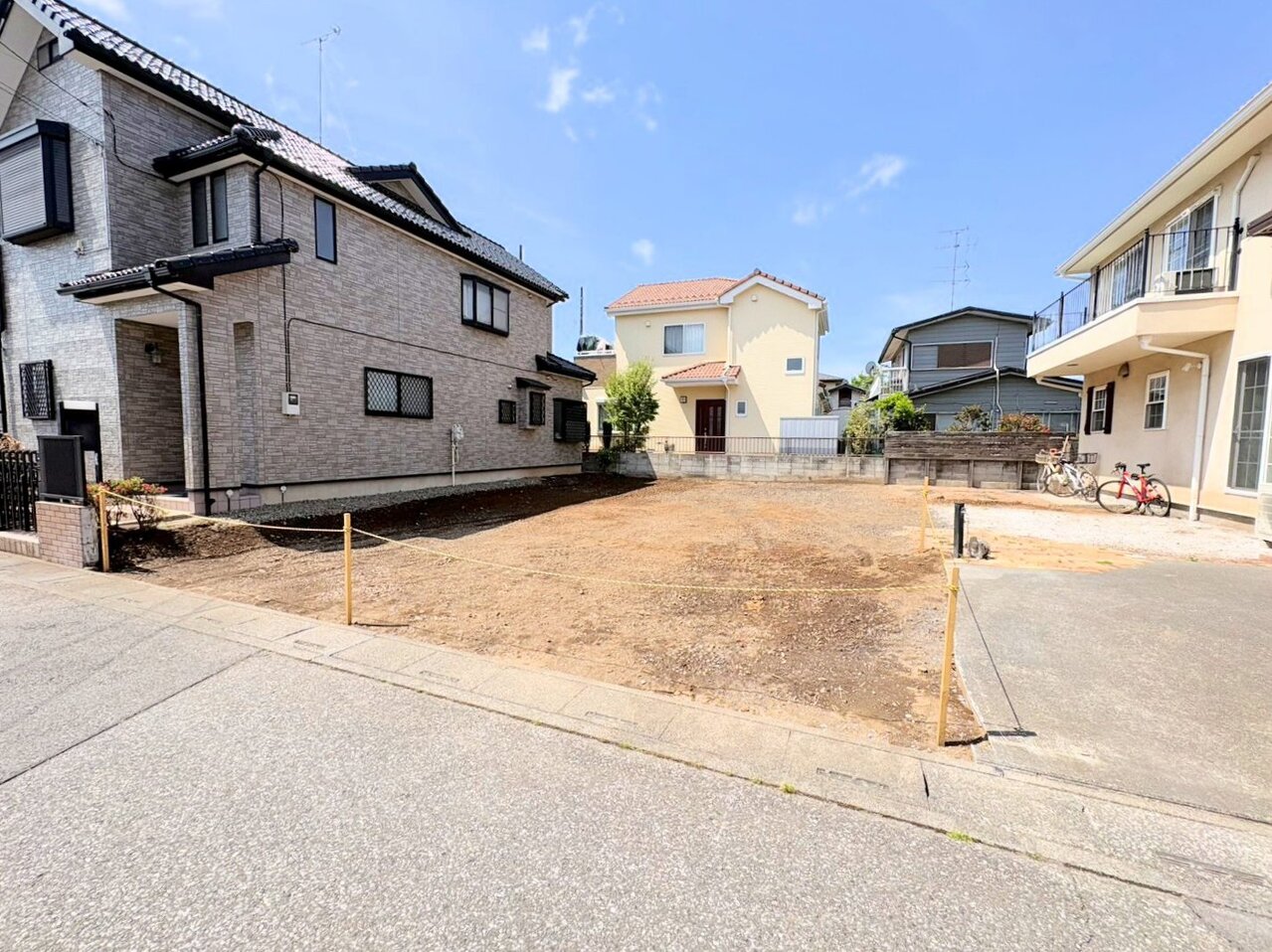 閑静な住宅街、陽当り良好な区画整理完了地。(令和8年5月 撮影)