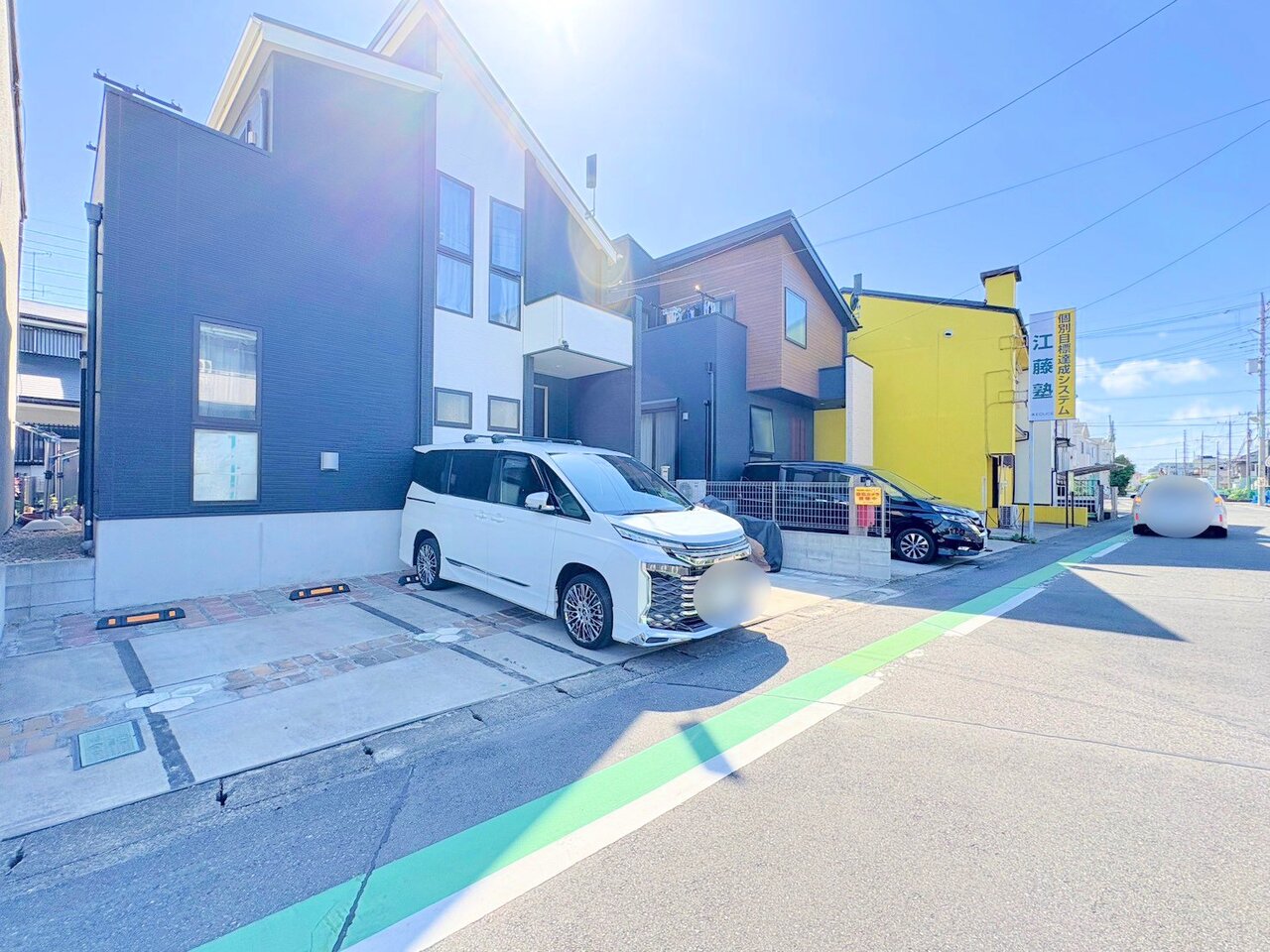 スーパー・コンビニまで徒歩10分圏内、前面道路8mに面した4LDKのお住まい。