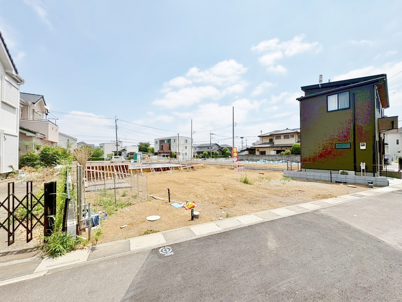 小・中学校まで徒歩8分以内でお子様の通学も安心です。(令和8年5月 撮影)