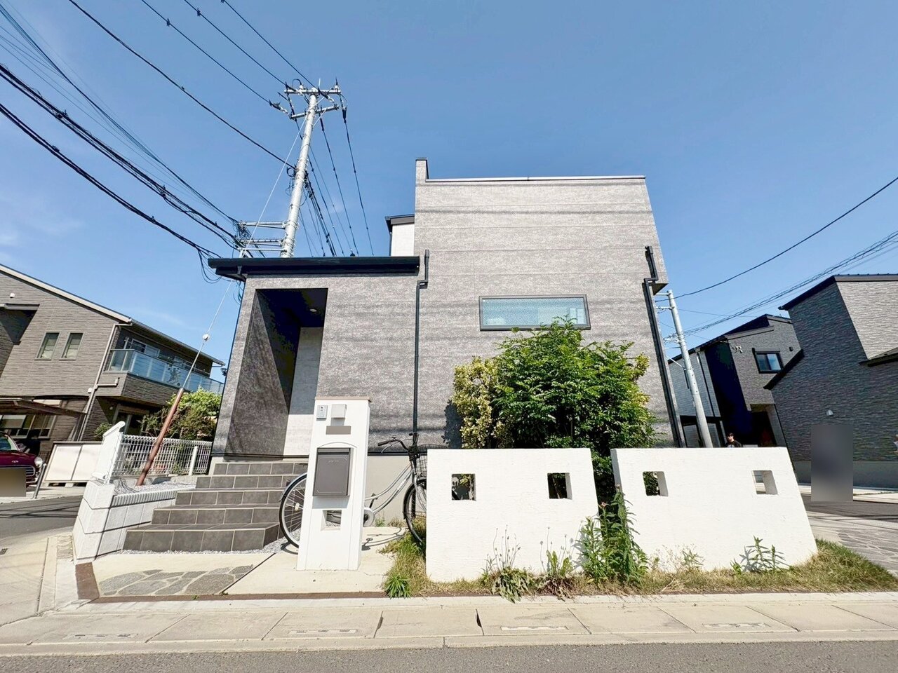 南西角地に面した邸宅。2025年3月築、全てを凝縮した珠玉の「住まい」を堪能して下さい。