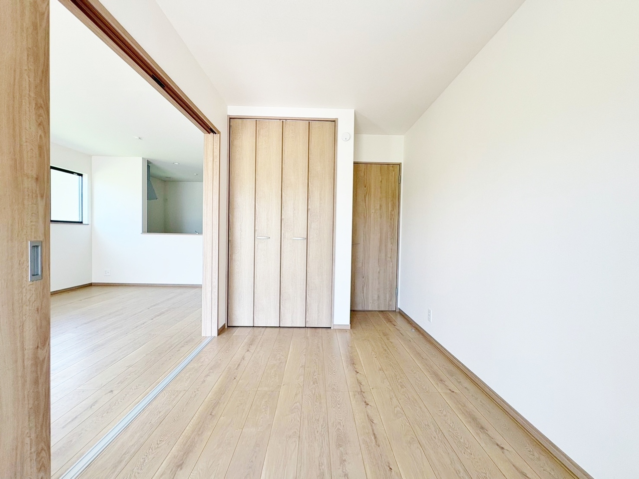 シンプルで品のある続き間居室を備えています。
