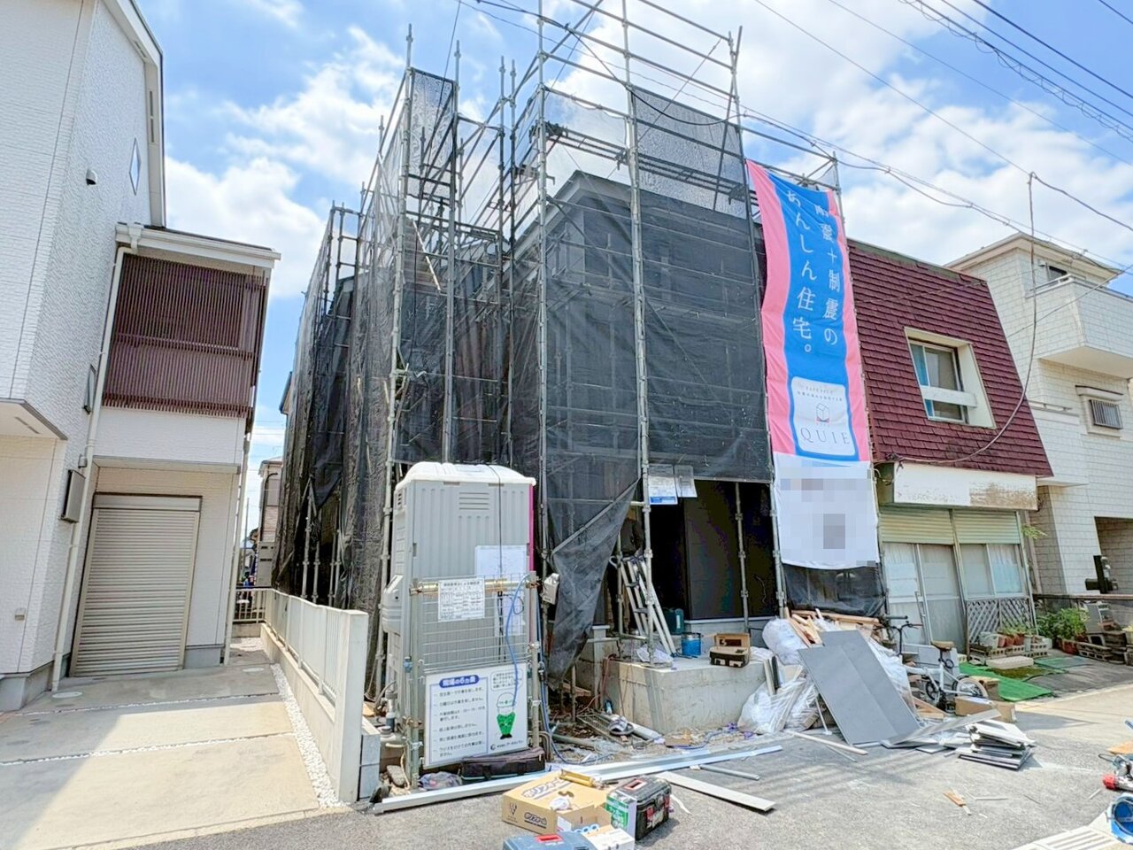 コンビニ、スーパー、公園まで徒歩6分圏内の立地です。(令和8年7月撮影)