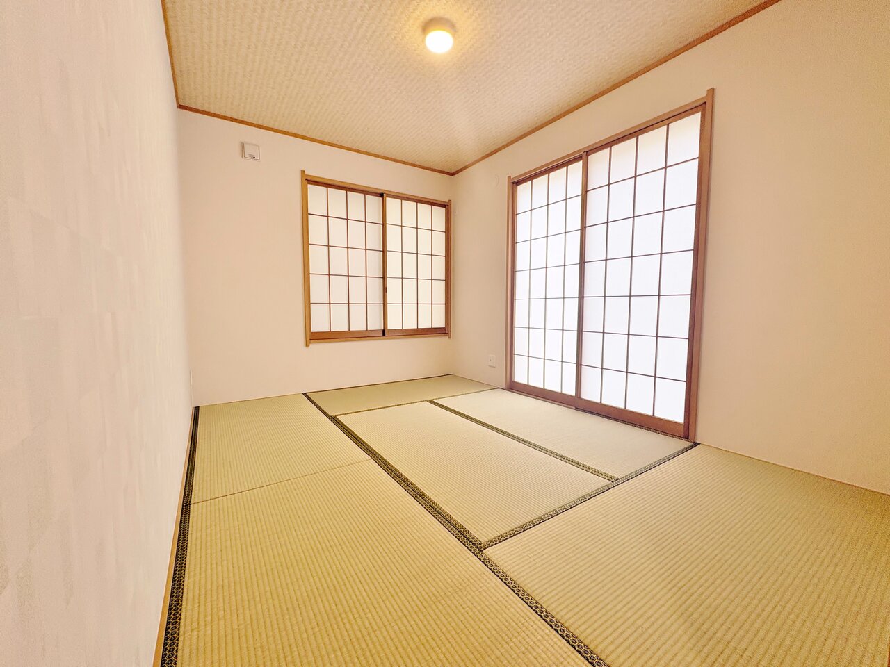 心身を静かに満たす落ち着いた趣きの和室。
