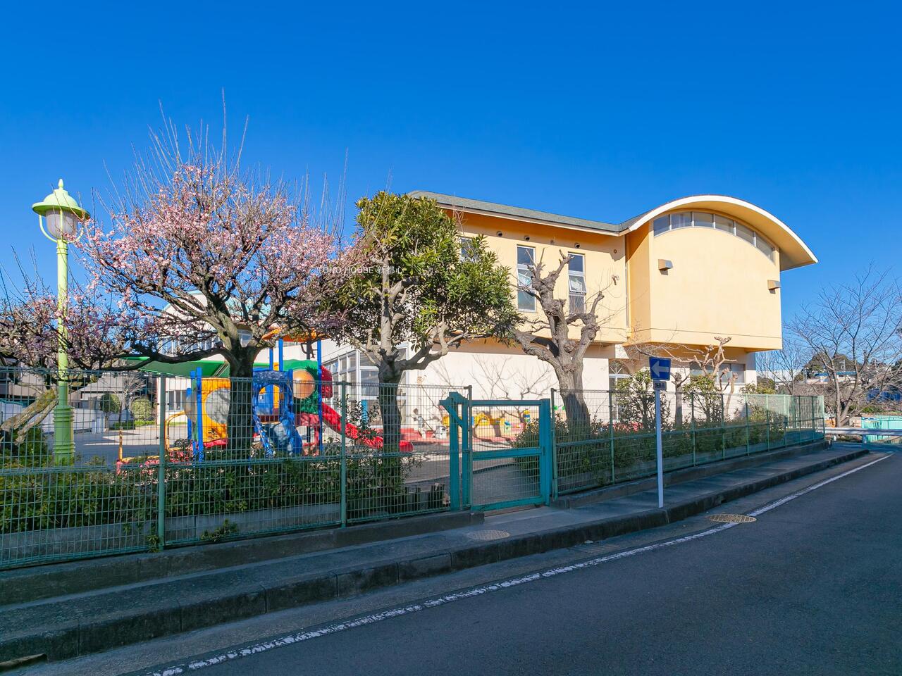 神根保育所まで約955m