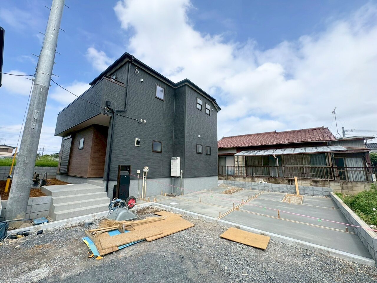18帖超のLDKにはカウンター付きのスタディルームを備えました。(令和8年5月 撮影)
