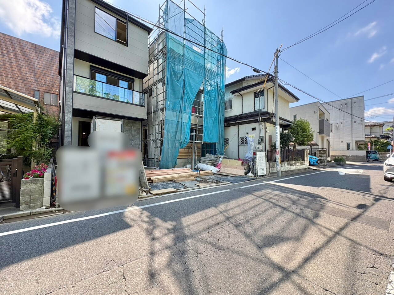 いつまでも輝き続けて、いつしか街の風景に溶け込んでいきます。(令和8年8月撮影)