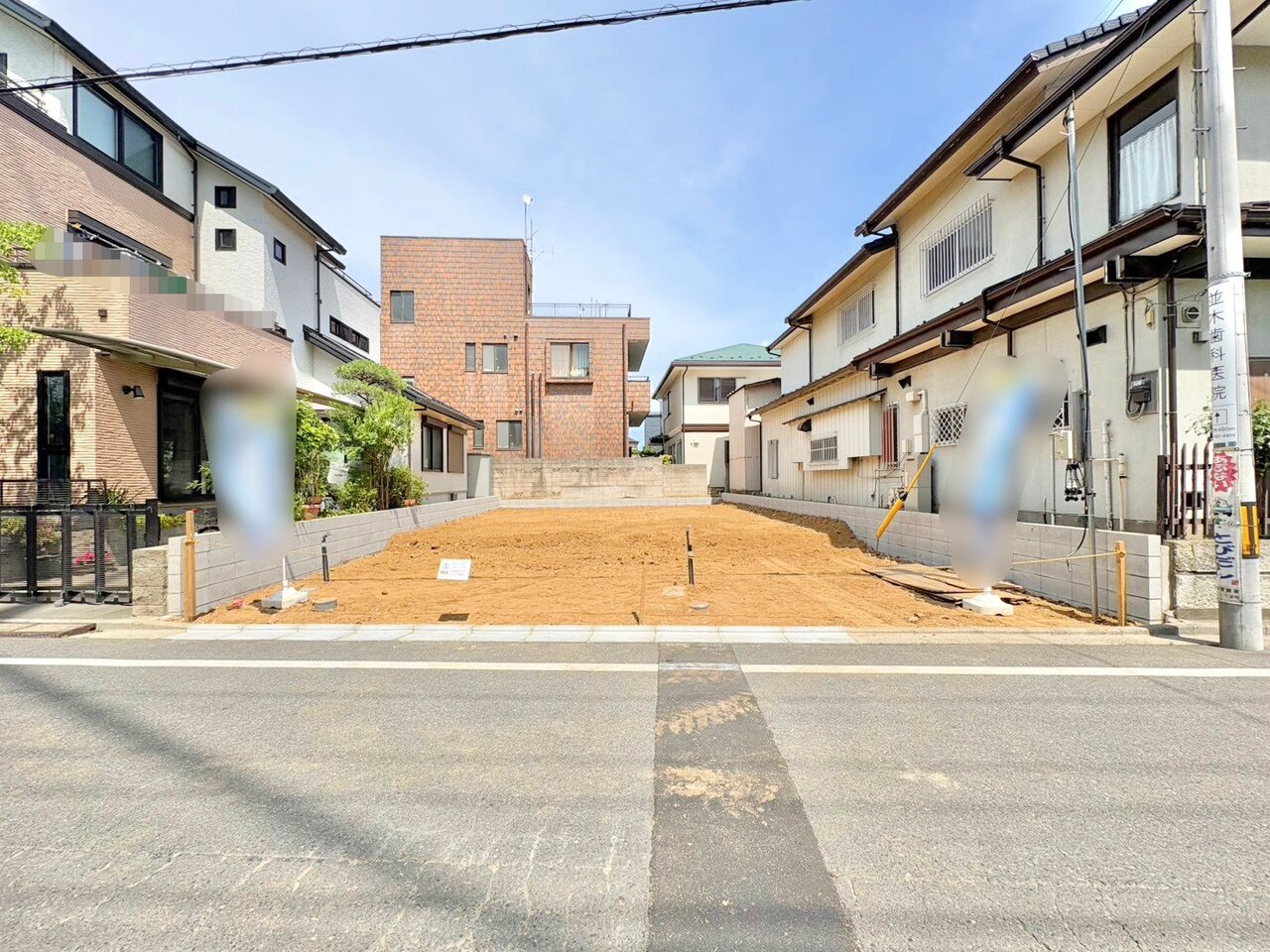6.3m公道に面した邸宅。床暖房を完備した2階リビング設計。(令和8年6月 撮影)