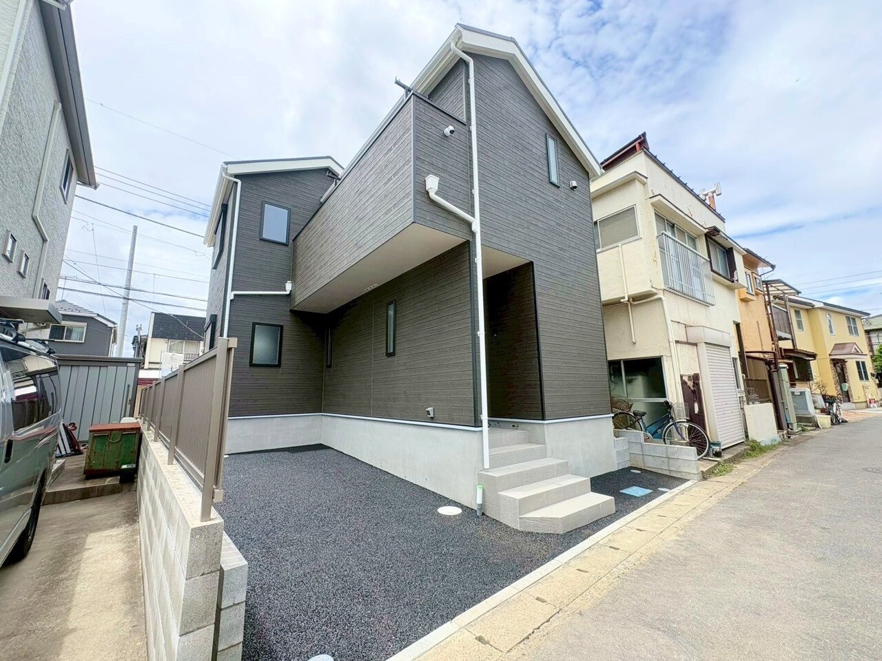ワンランク上の装いで訪問された方を迎えます。