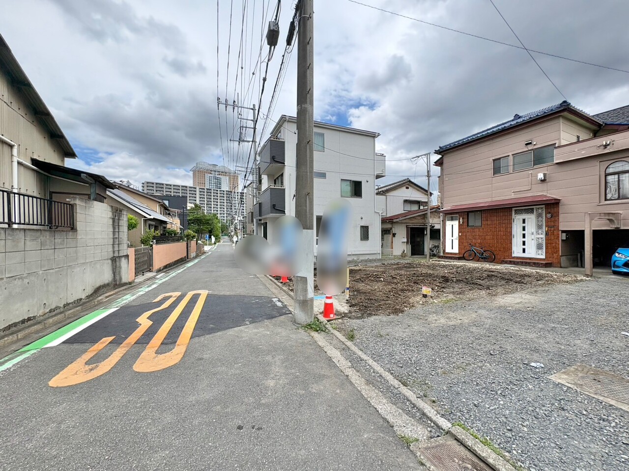 リビングには床暖房が設置され、楽しい時間をより快適にしてくれます。(令和8年5月 撮影)