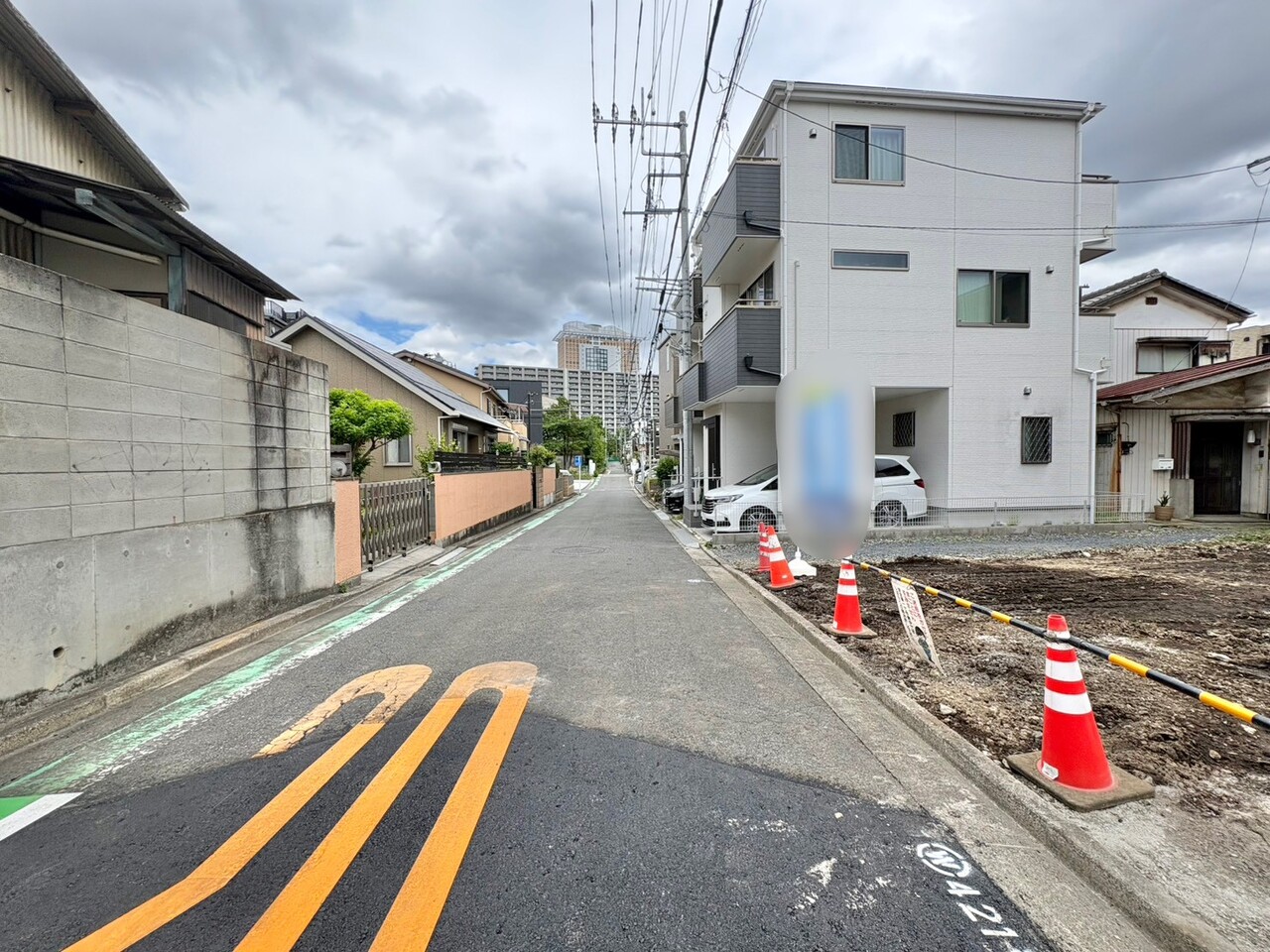 居室としても利用できる納戸には、機能的なドレスルームを設けました。(令和8年5月 撮影)