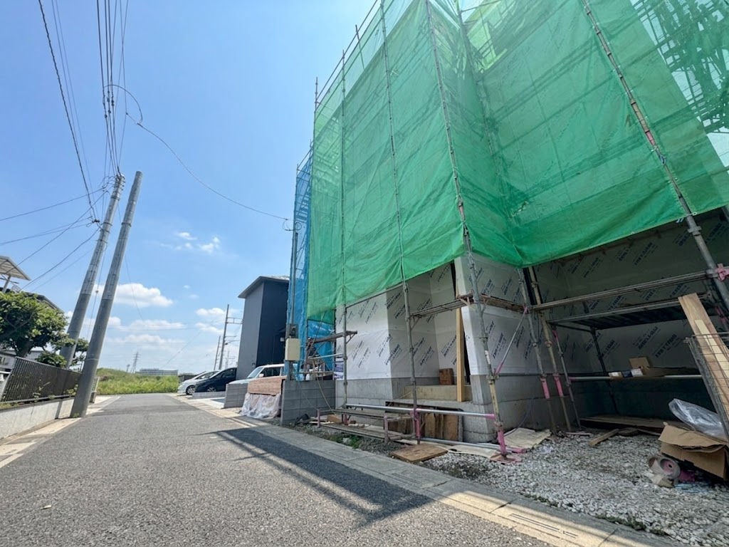 多用途に使えるサービスルーム、WICを2か所設け収納充実。(令和8年6月 撮影)