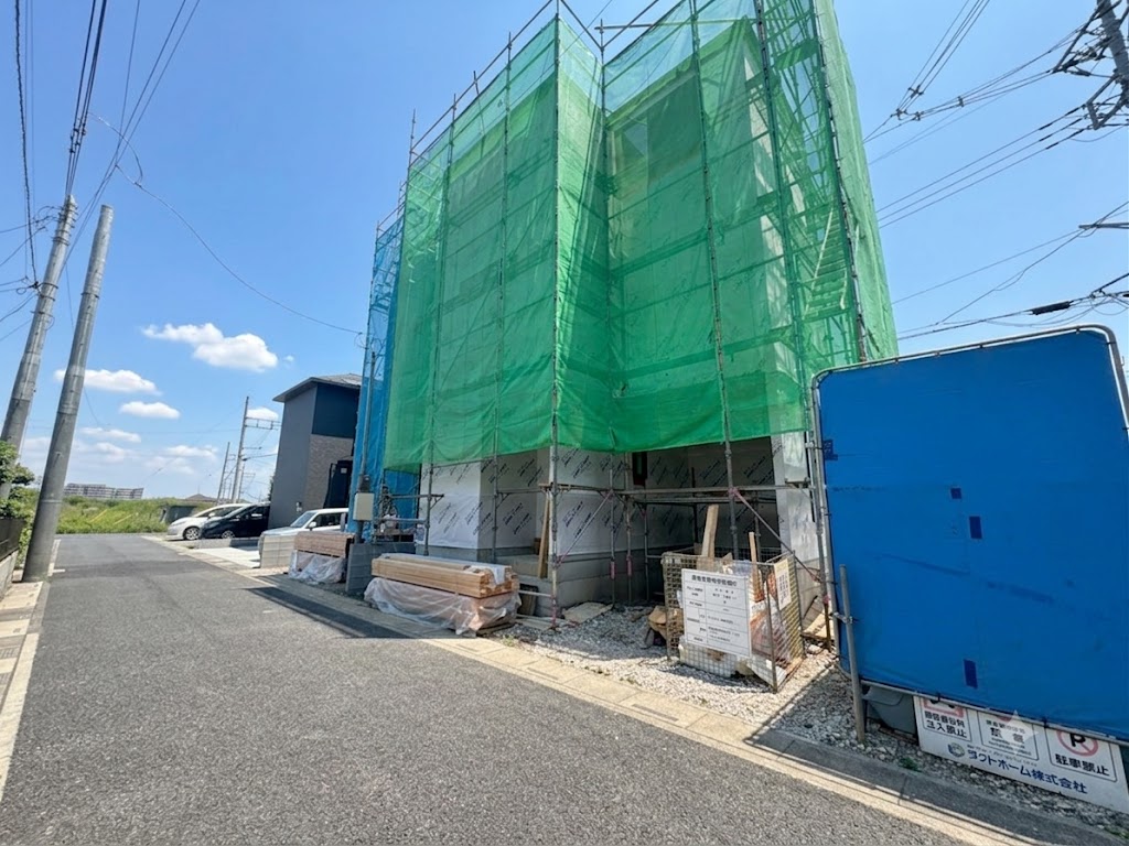 両面道路に面し陽当たり・通風良好です。(令和8年6月 撮影)