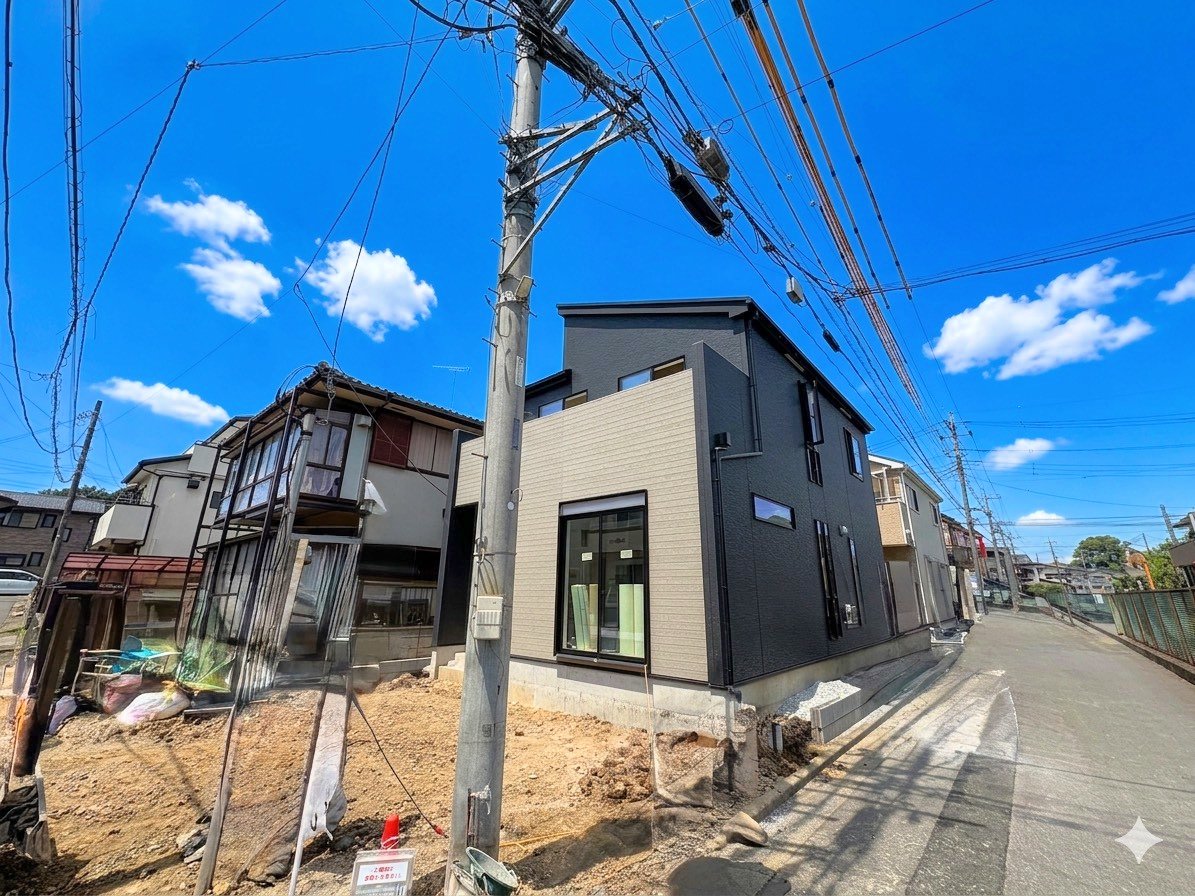 ワイドバルコニーはお洗濯物が多い日でも安心です。(令和8年6月 撮影)