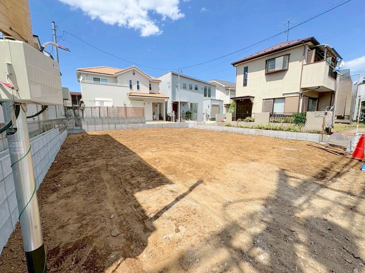 小学校まで徒歩７分、角地に面しており採光・通風良好です。(令和8年6月 撮影)