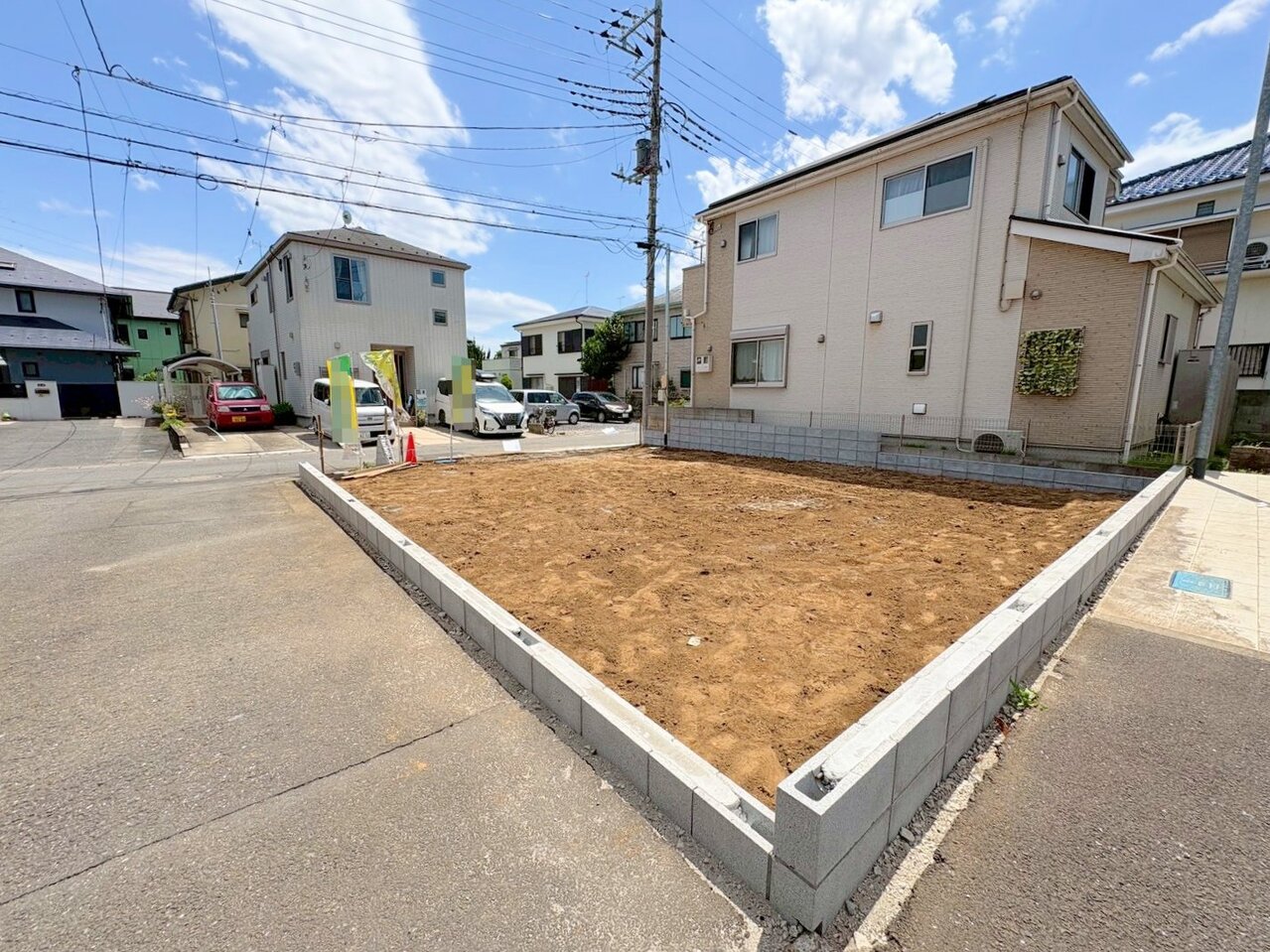 落ち着いた住環境で、生活利便施設が徒歩圏内です。(令和8年6月 撮影)