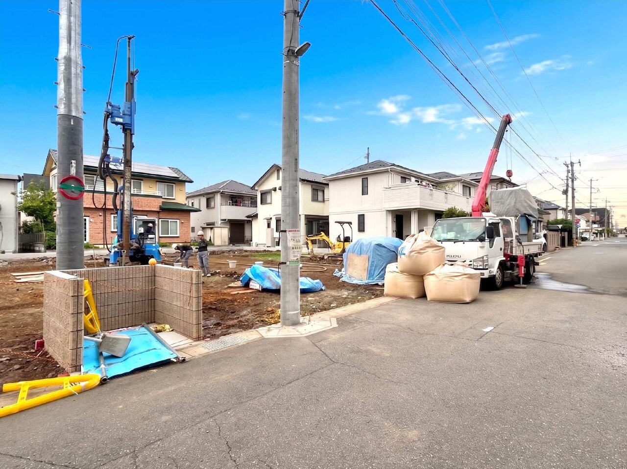 バルコニーを二面確保、陽光が差し込む温かみのあるお住まいです。(令和8年6月 撮影)