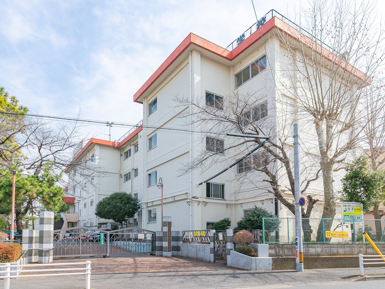 文蔵小学校まで約300m