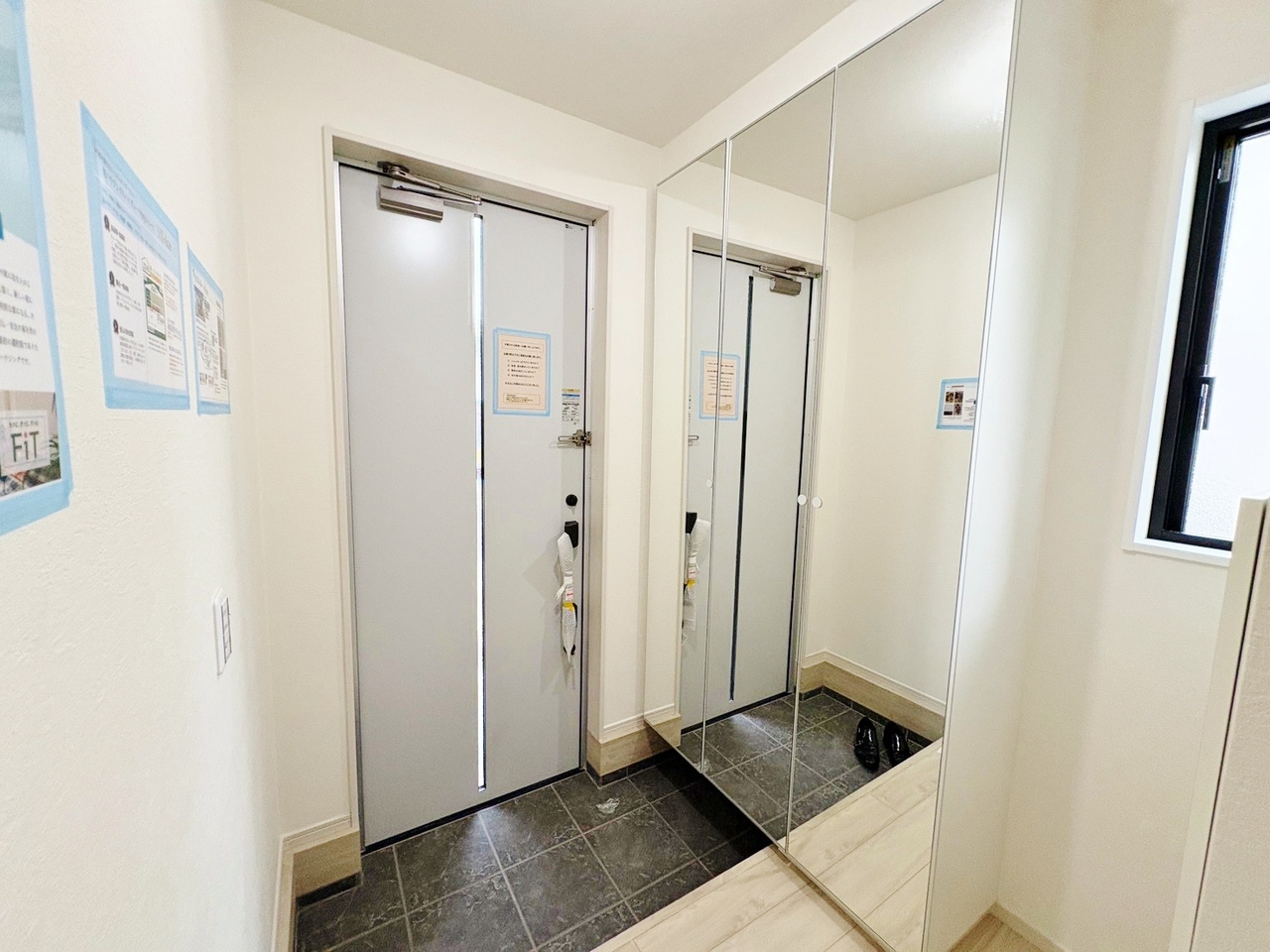「行ってきます」と「ただいま」はこの玄関から始まります。