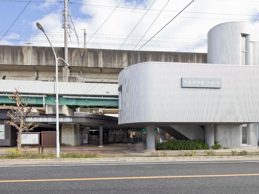 鉄道博物館駅まで約960m