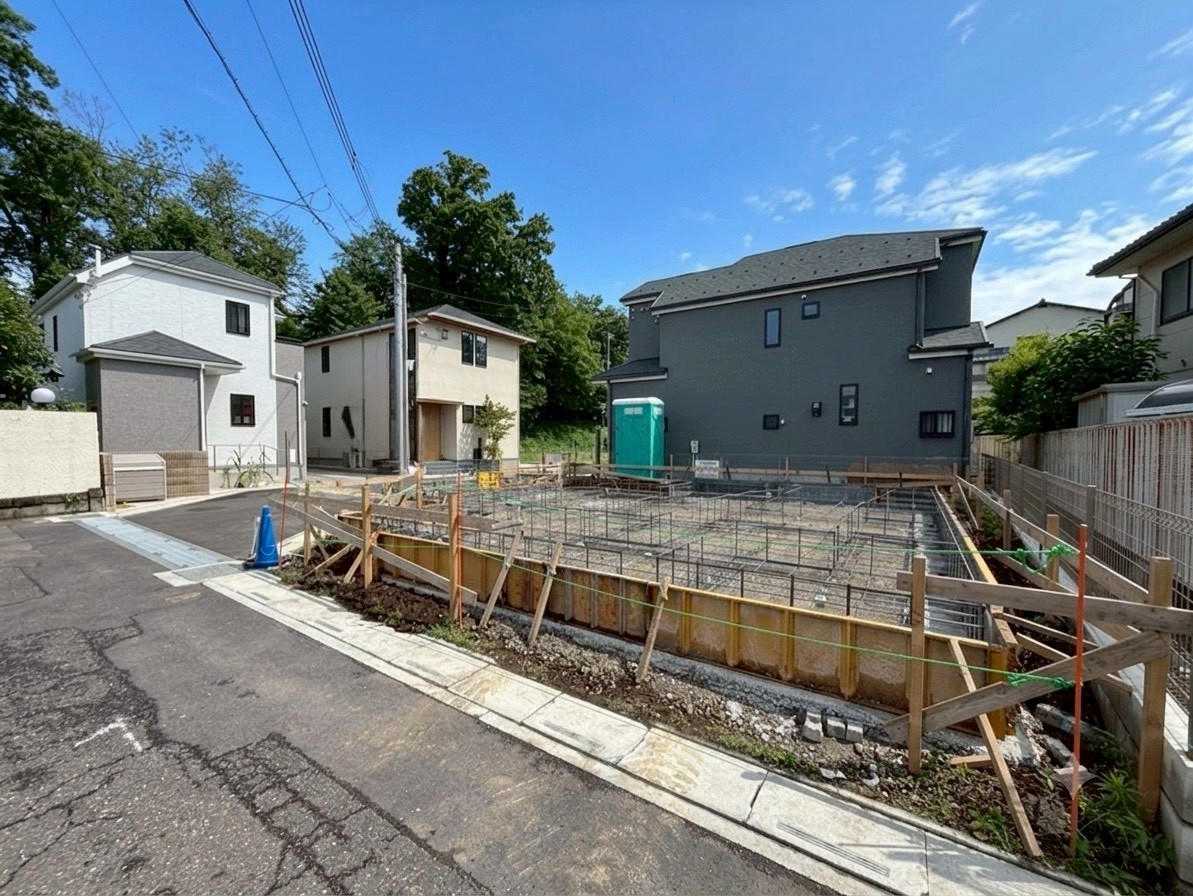 LDKは15帖超、続き間の6帖洋室を備えた間取りです。(令和8年7月撮影)