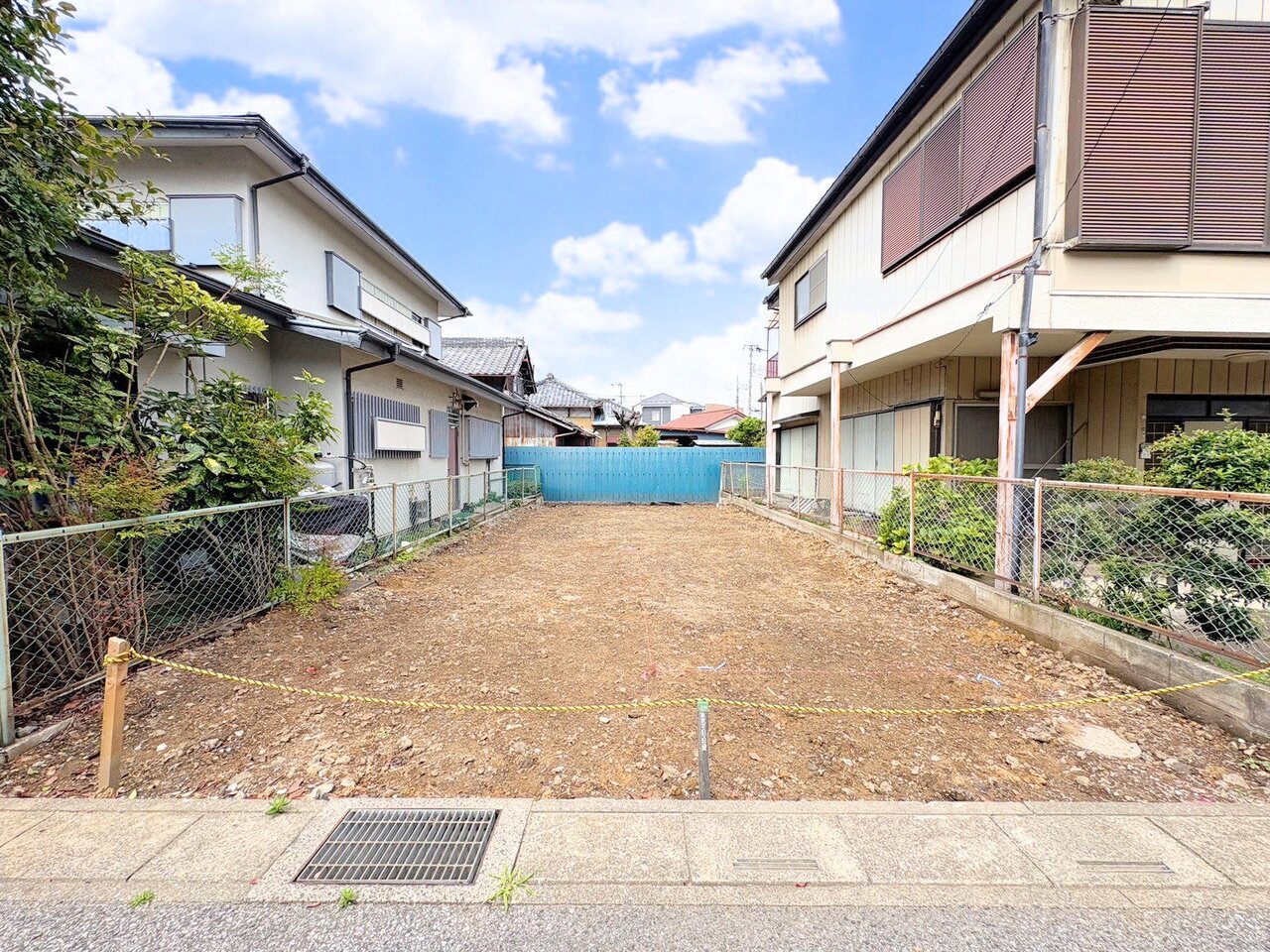 東側4m公道に面しています。プラスワンリビングの屋上付きの邸。(令和8年6月 撮影)