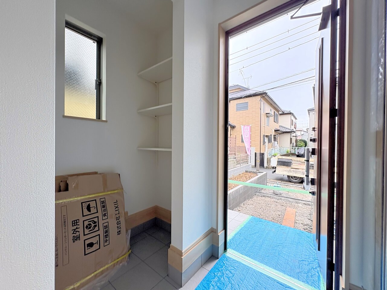 毎日利用する玄関は明るく快適にそして豪華でありたい。