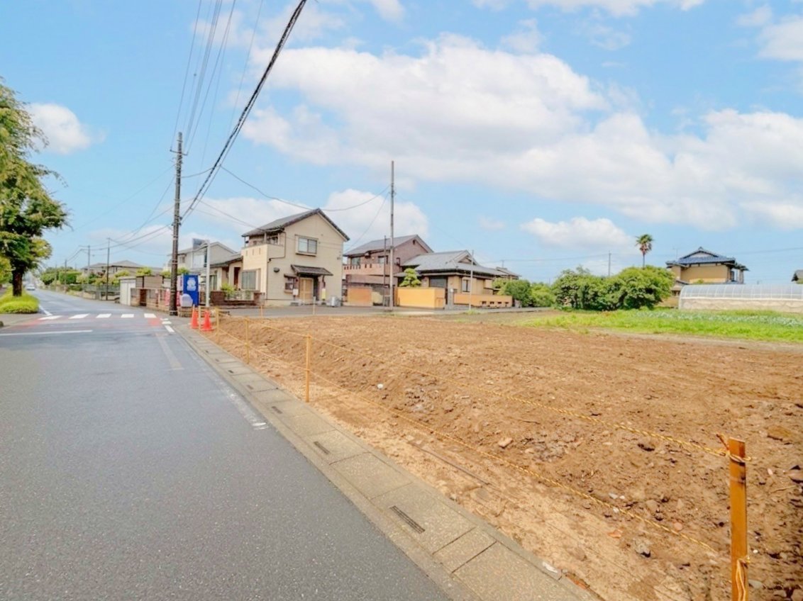二部屋から行き来できるL型の続きバルコニーを配置しています。(令和8年6月 撮影)