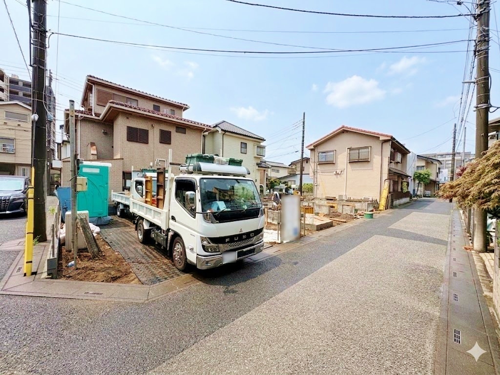 2階と3階にバルコニーを設けました。(令和8年6月 撮影)