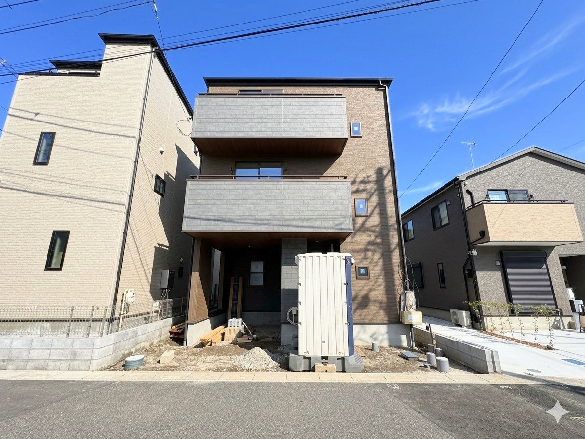 個性を主張しつつも、知性と品格を感じさせる佇まい。(令和8年6月 撮影)