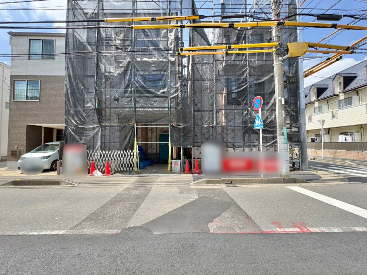 右が当物件。2階に水回りを配置することで、家事の負担を軽減できます。(令和8年6月 撮影)