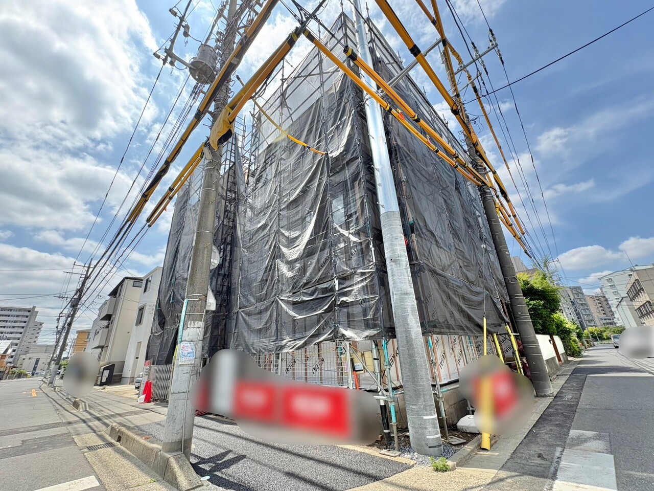 リビングには床暖房を完備しました。寒い季節も足元からぽかぽかです。(令和8年6月 撮影)