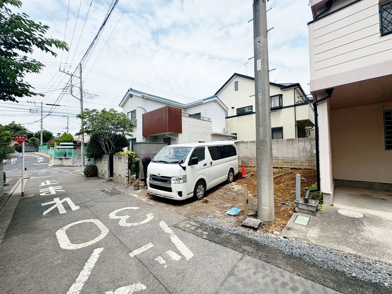 リビングには床暖房を完備し、寒い季節も快適に過ごせます。(令和8年6月 撮影)