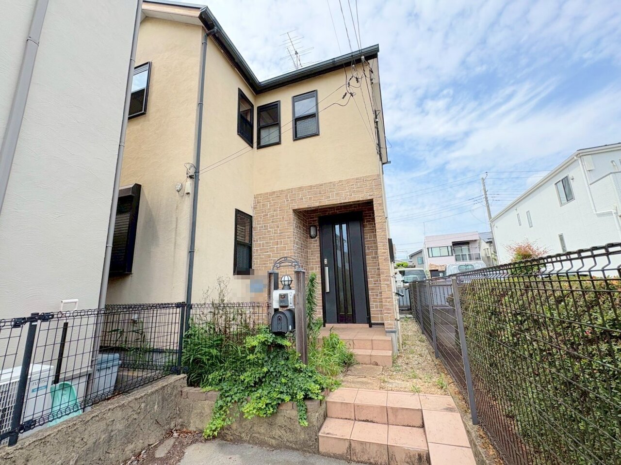 壁に沿ったキッチンレイアウトは省スペースで空間も広々と使えるのが魅力です。(令和8年6月 撮影)