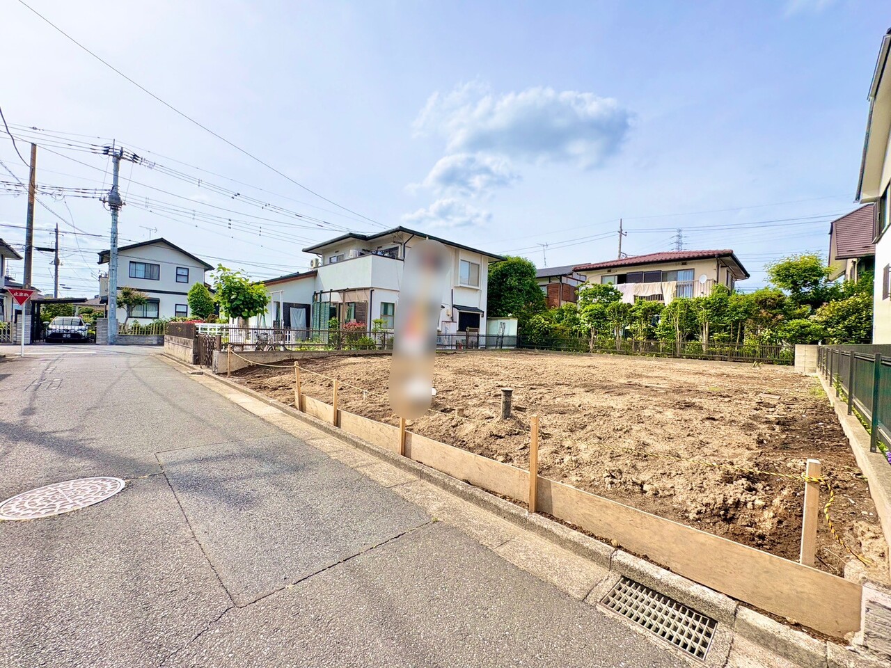 カースペースには並列で2台駐車可能です。(令和8年6月 撮影)