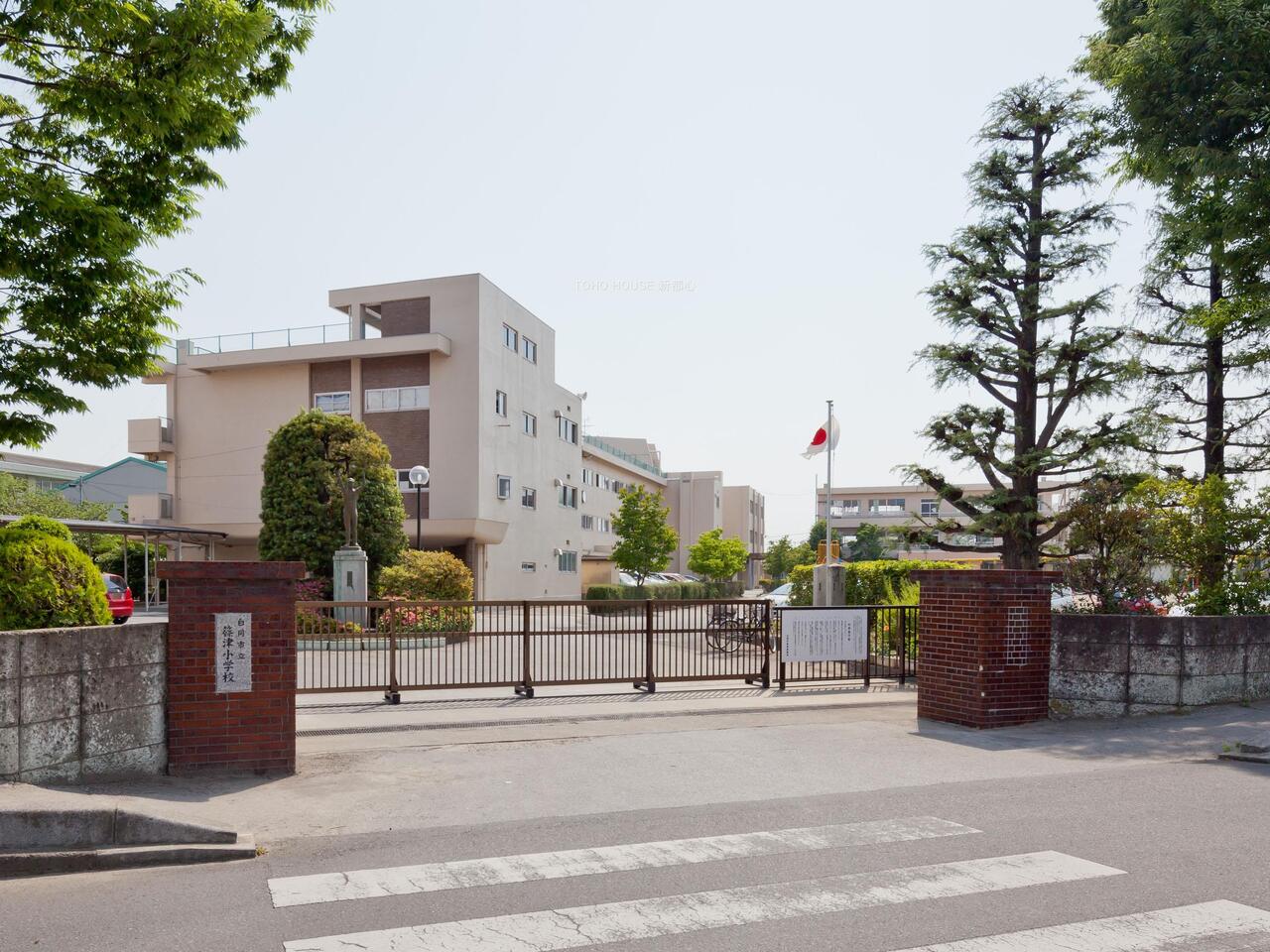 篠津小学校まで約1500m